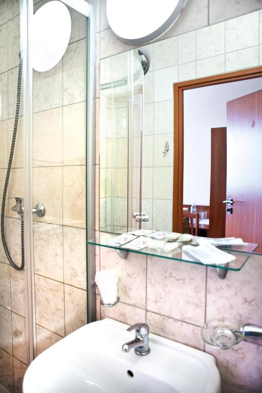 Nu Hotel Łódź Extérieur photo